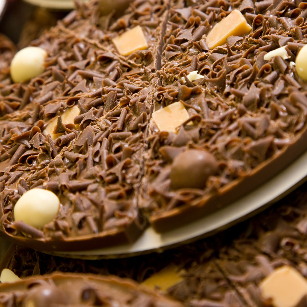 Design your own chocolate pizza